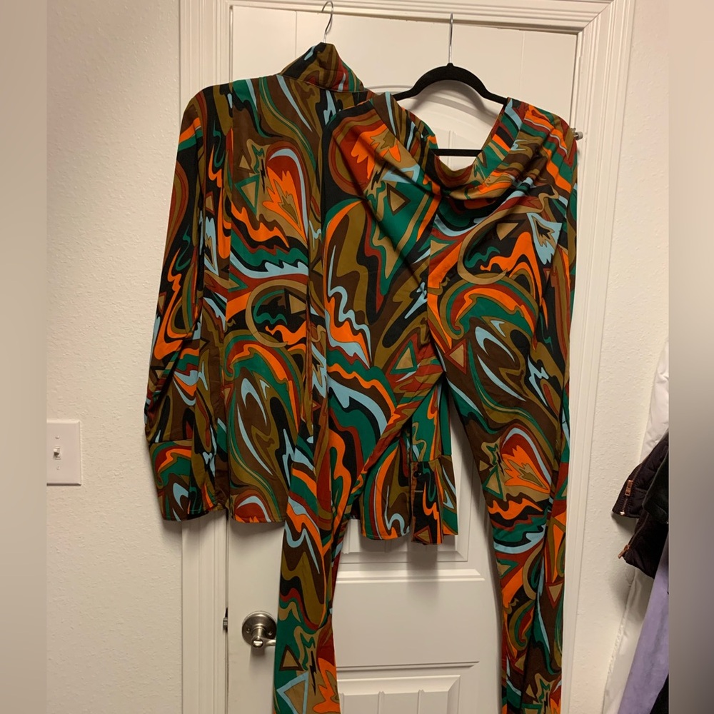 Pretty little thing 2 piece set. Groovy look